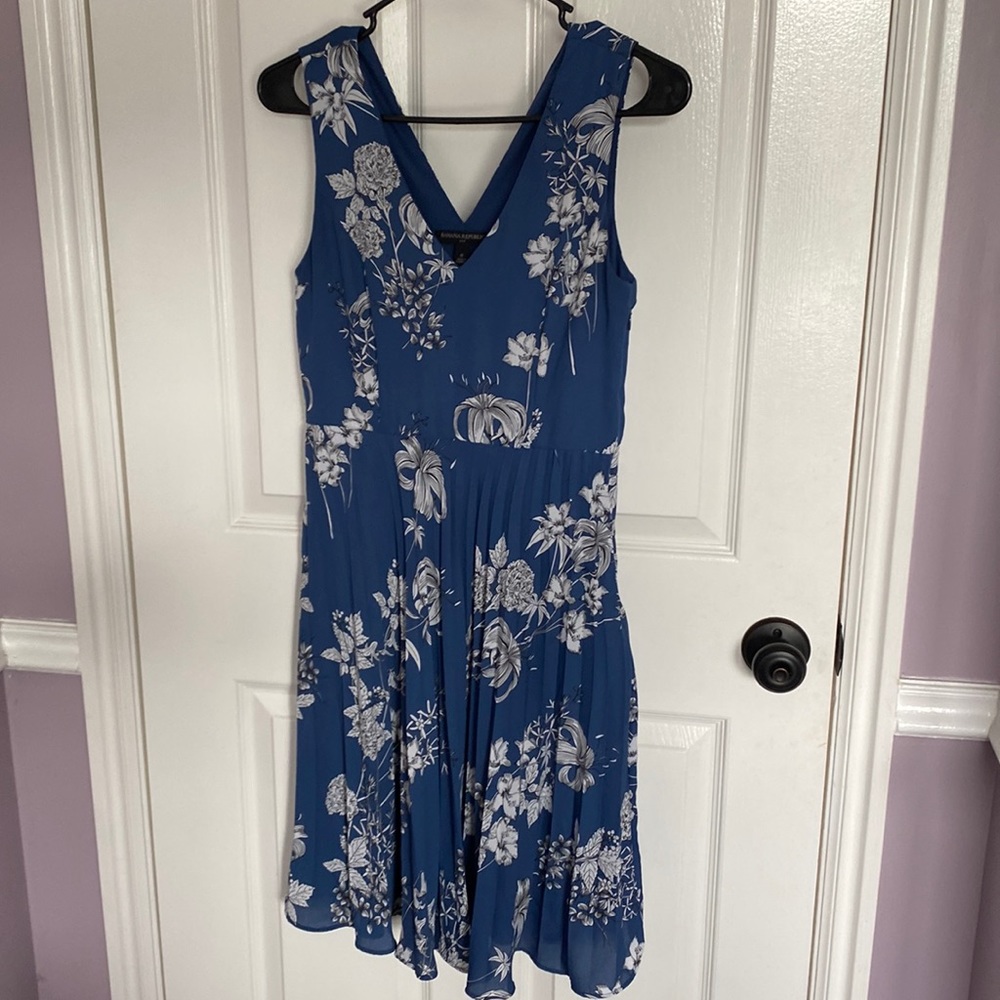 Banana Republic pleated dress. Fully lined. Size 0.